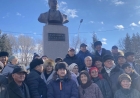 Заманбек Нұрқаділовке арналған ескерткіш ашылды