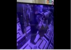 Астанада бейтаныс адам лифтіде тұрған әйелді пышақтап кете жаздады (ВИДЕО)