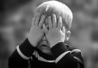 «Әттең, тілі жоқ»: Қызылордада тәрбиешілер дәретін ұстай алмай қалған баланы қамап тастаған