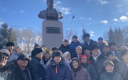Заманбек Нұрқаділовке арналған ескерткіш ашылды