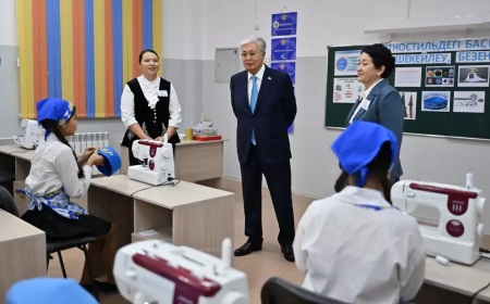 Тоқаев тағы бір мектепке автобус сыйға тартты