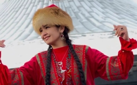 Ұлттық киім киген блогерді «Хан шатырға» кіргізбей қойды