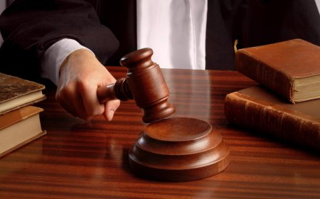 Сенат освободил от должности двух судей Верховного суда