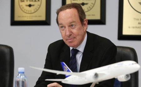 "Мнит себя богом нашего неба": Депутаты раскритиковали работу главы Air Astana Питера Фостера