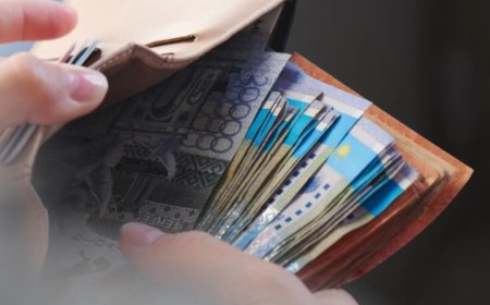 6 пәтер мен 19 люкс көлік алған: Қарағандыда ҰҚК-нің бұрынғы қызметкері науқас қыздың еміне жиналған ақшаны жымқырды деген күдікке ілінді