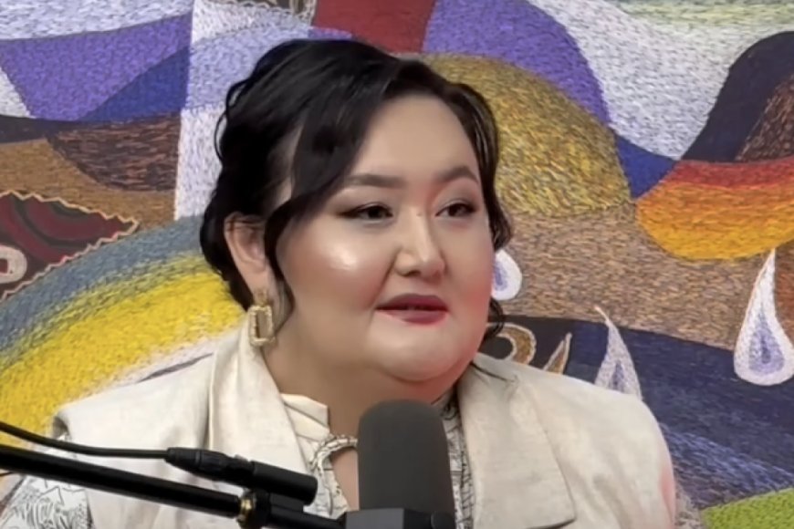 Жалаңаш жуынып жатқан қыздың видеосы