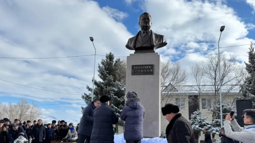 В Кегене состоялось открытие бюста Заманбека Нуркадилова