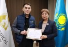 Ұшақта адамды өлімнен арашалап қалған студент марапатталды