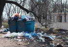 Мектеп оқушылары көшедегі қоқыс жәшігінен шала туылған нәрестені тауып алды
