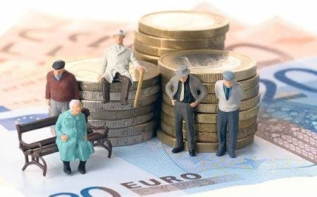 Жителя Астаны обязали вернуть 8,9 млн тенге за незаконное получение пенсий в двух странах