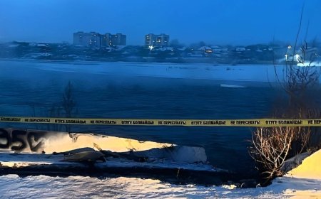 В Семее автомобиль упал в Иртыш, один человек погиб