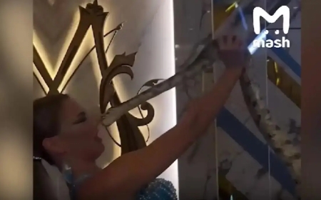 Астанада модель қызды жылан шағып алды (ВИДЕО)