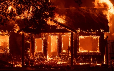 В Карагандинской области пожар в двухквартирном доме унес жизни двух детей
