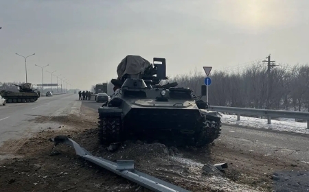 Алматы облысында танк аударылып, полиция көлігін соғып кетті (ФОТО)