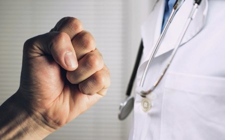 В Кокшетау отца спасённого мальчика задержали на двое суток за нападение на медицинских работников