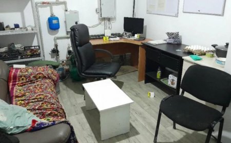 «Төрт сағат қорлаған жер»: Ақтаудағы қызға зәбір көрсеткен бөлменің суреті тарады (ФОТО)