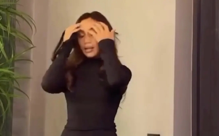 «Не деген көргенсіздік»: іш киімін шешіп, шашына таққан бойжеткен сынға қалды