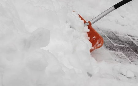 Ақмола облысында отадан кейін қар тазалаған үш баланың анасы қайтыс болды