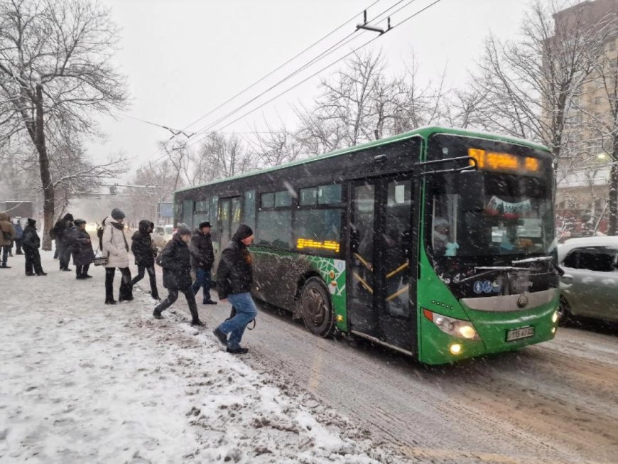 Водители автобусов в Алматы работали без выходных и сверхурочно