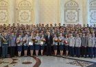 Токаев вручил награды сотрудникам силовых структур