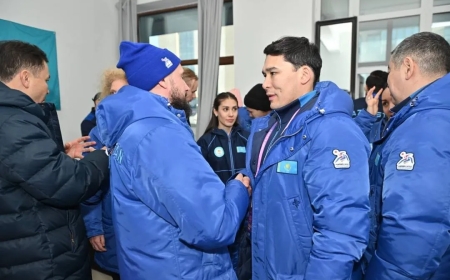 Министр шорт-трекшілерімізді тарихи алтынмен құттықтады