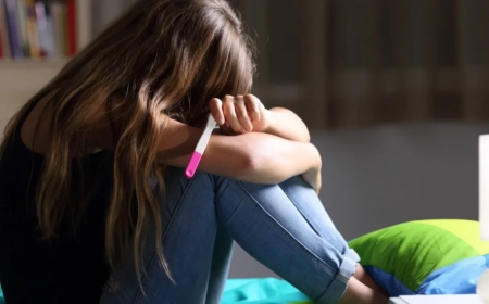 Таразда оқушы қыз 54 жастағы өгей әкесінен бала босанды