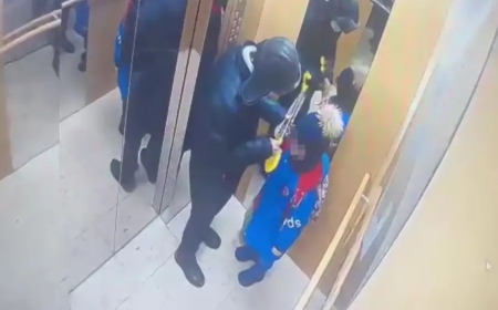 «Балам «мен өліп барам» деді де құлап түсті» - Лифтіде зардап шеккен баланың анасы