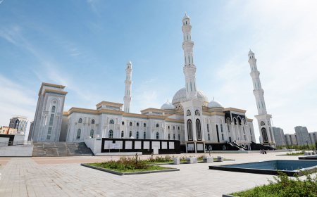 «Хазірет Сұлтан» мешітінде ас беру адам басына 20 000 теңге»:  Депутат Мұқаев ас өткізетін мешіттерді сынға алды