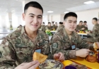  Ұлттық ұлан әскердегі бозбалаларға ет пен бауырсақ бере бастады