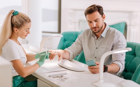 «Маникюр, педикюрді жиі жасатады»: Қазір ерлер сыртқы келбеті үшін ақша аямайтын болған