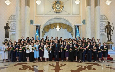 Президент аруларды көктем мерекесі – Халықаралық әйелдер күнімен құттықтады