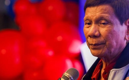 Экс-президента Филиппин Родриго Дутерте доставили в Гаагу для суда в МУС