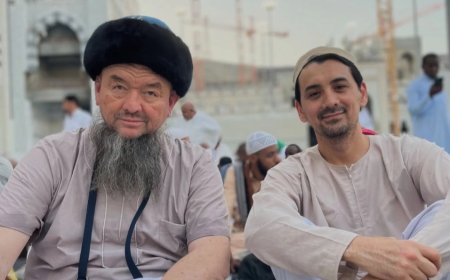 «Орта Азияға еңбегі сіңген адам»: әнші Айдар Тұрғамбек балаларға аяғын уқалатқан ұстаздың өз нағашысы екенін айтты