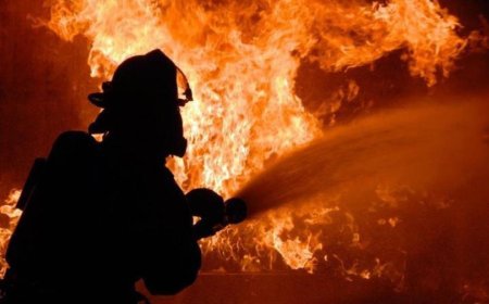 В Астане загорелся газгольдер во дворе жилого дома