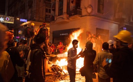Семеро журналистов в Стамбуле арестованы после протестов против задержания мэра Имамоглу