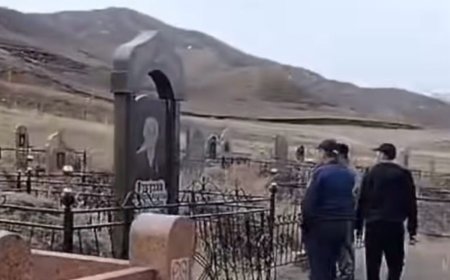 «Дінімізге қарсы»: Алматы облысының тұрғыны зираттағы құлпытастарды қиратқан