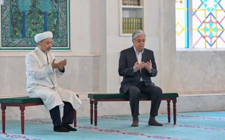 Токаев поздравил казахстанцев с праздником Ораза айт