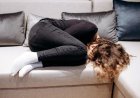 Преподаватель из Сарыагаша попал на видео, таща за ноги ребёнка с синдромом Дауна