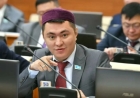 «Орыстың да, кәрістің де тұсауын кестім»: 38 жастағы әйелдің тұсауын кескен депутат өз әрекетін ақтады