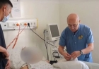 «Саусақтарын қайта тігіп бердік»: Күйеуі балталап тастаған әйелдің жағдайы белгілі болды