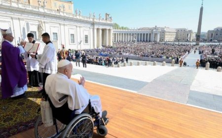 Папа Римский Франциск впервые появился на публике после болезни