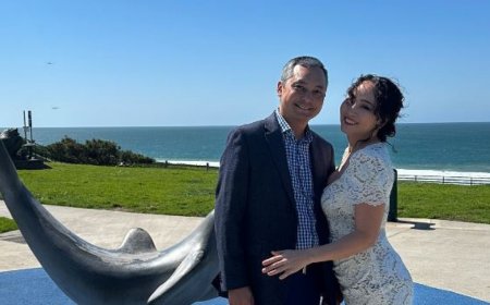 «Менен әлдеқайда жас»: Айгүл Иманбаева күйеуінен үлкен екенін мойындады