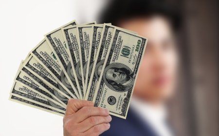 «Мұнай арзандаса, сөзсіз әсері болады»: Доллар 600 теңгеге дейін баруы мүмкін