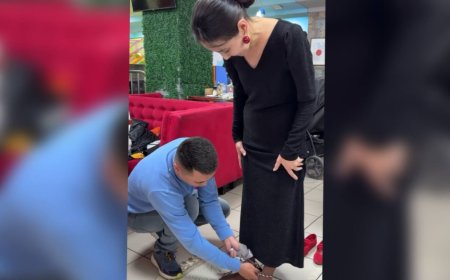 Депутат Дәулет Мұқаев қырыққа таяған әйелдің тұсауын кесті