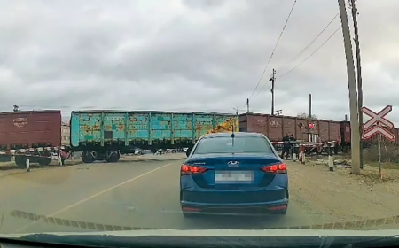 В Семее женщина погибла под колесами поезда: пыталась проскочить между вагонами