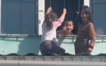 Алматы облысындағы балабақшалардың бірінде екі бала шатырға шығып кеткен