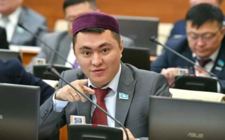 «Орыстың да, кәрістің де тұсауын кестім»: 38 жастағы әйелдің тұсауын кескен депутат өз әрекетін ақтады