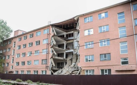 В Атырау обрушилось общежитие университета