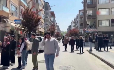 «Терезеден секірген»: Түркиядағы жер сілкінісінен 200-ден астам адам зардап шекті