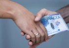 Частного судебного исполнителя из Мангистау уличили в помощи алиментщику выезжать за границу за деньги